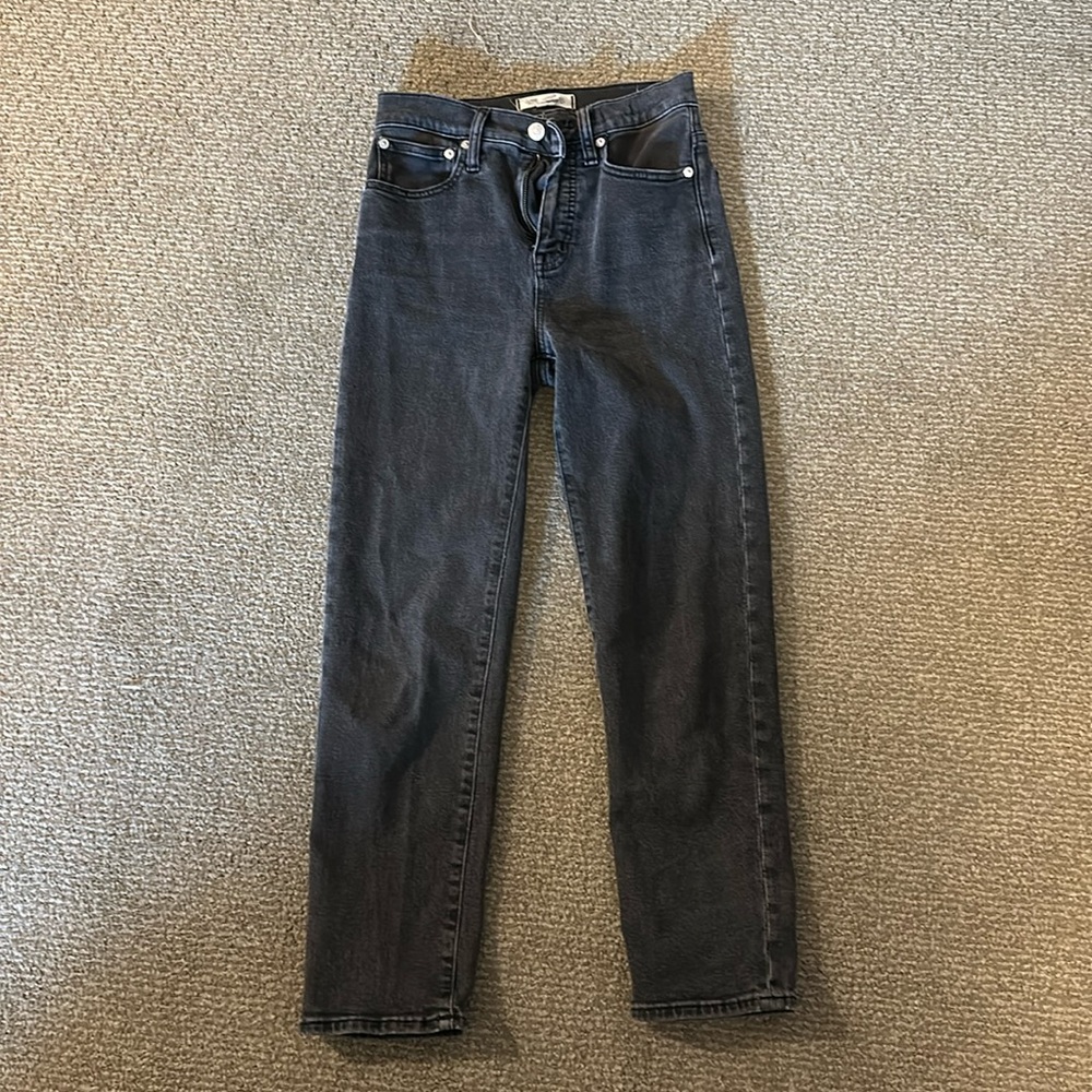 Black Classic Vintage Straight Jeans from Madewell. High waisted jeans size 23